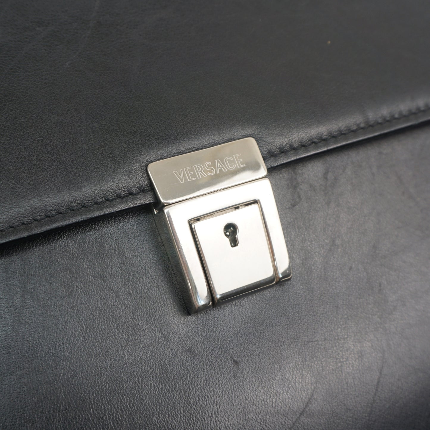 ジャンニ ヴェルサーチ メンズ レザー ビジネス ハンドバッグ ブリーフケース ブラック GIANNI VERSACE B26G444