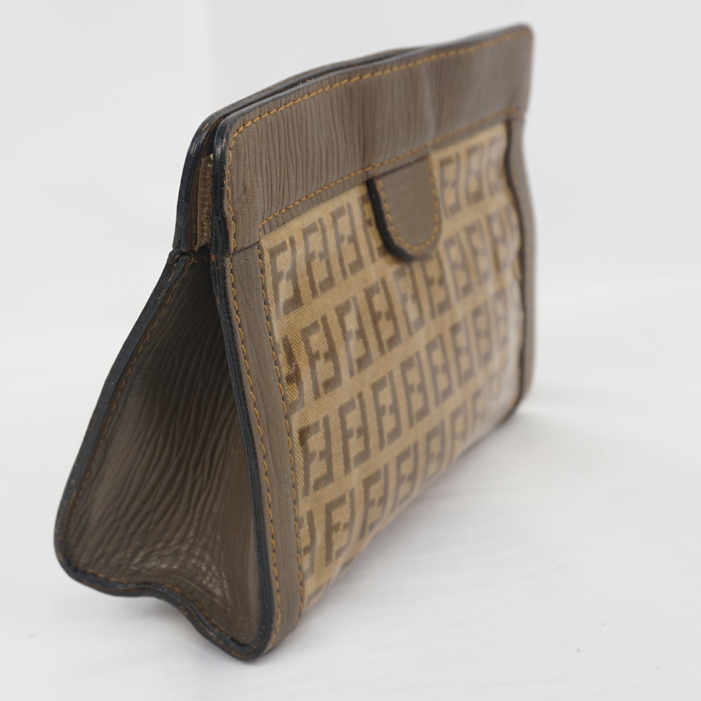 フェンディ ズッキーノ PVC コーティング キャンバス レザー ポーチ ミニ クラッチ セカンドバッグ ブラウン FENDI SAS B26G550