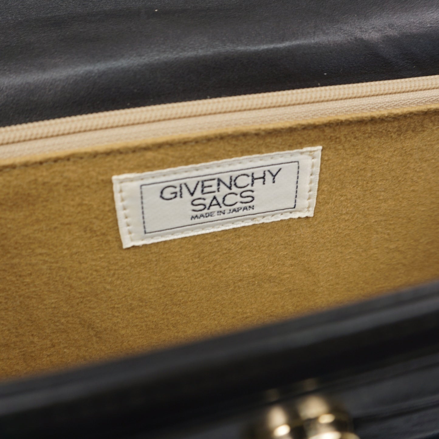ジバンシィ 4G ロゴ レザー クラッチ セカンドバッグ ヴィンテージ GIVENCHY SACS B26G602
