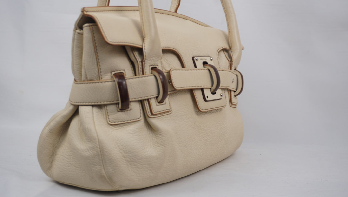 サルヴァトーレフェラガモ レザー ベルト ハンドバッグ アイボリー DY-21 A123 Salvatore Ferragamo B26G969